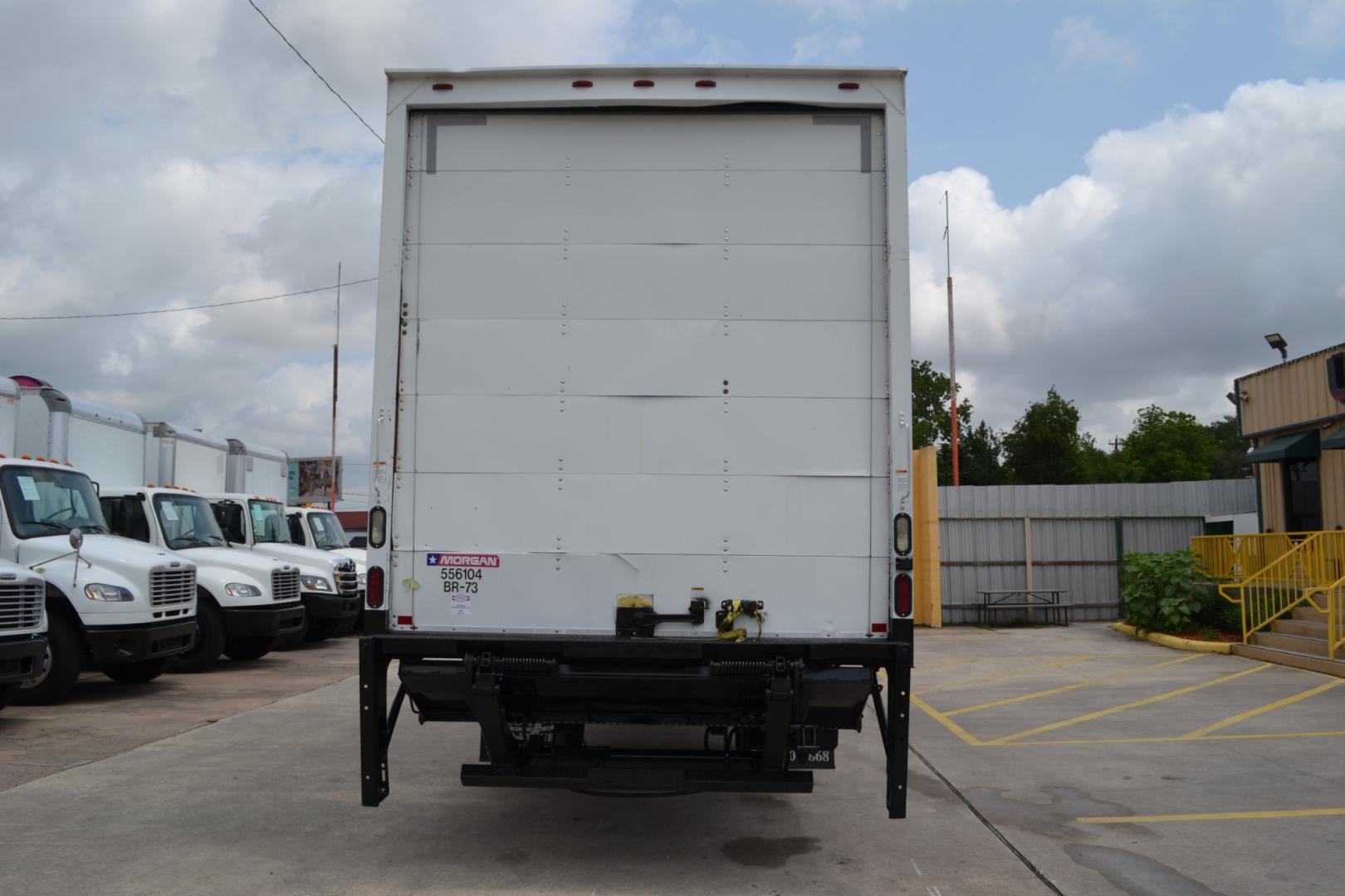 2016 WHITE /BLACK HINO 268 with an JO8E-VC 7.7L 220HP engine, ALLISON 2500RDS AUTOMATIC transmission, located at 9172 North Fwy, Houston, TX, 77037, (713) 910-6868, 29.887470, -95.411903 - 25,950LB GVWR NON CDL, MORGAN 26FT BOX, 109" X102", MAXON 3,300LB CAPACITY STEEL LIFT GATE, DUAL 50 GALLON FUEL TANKS, POWER WINDOWS, LOCKS, & MIRROS - Photo#5